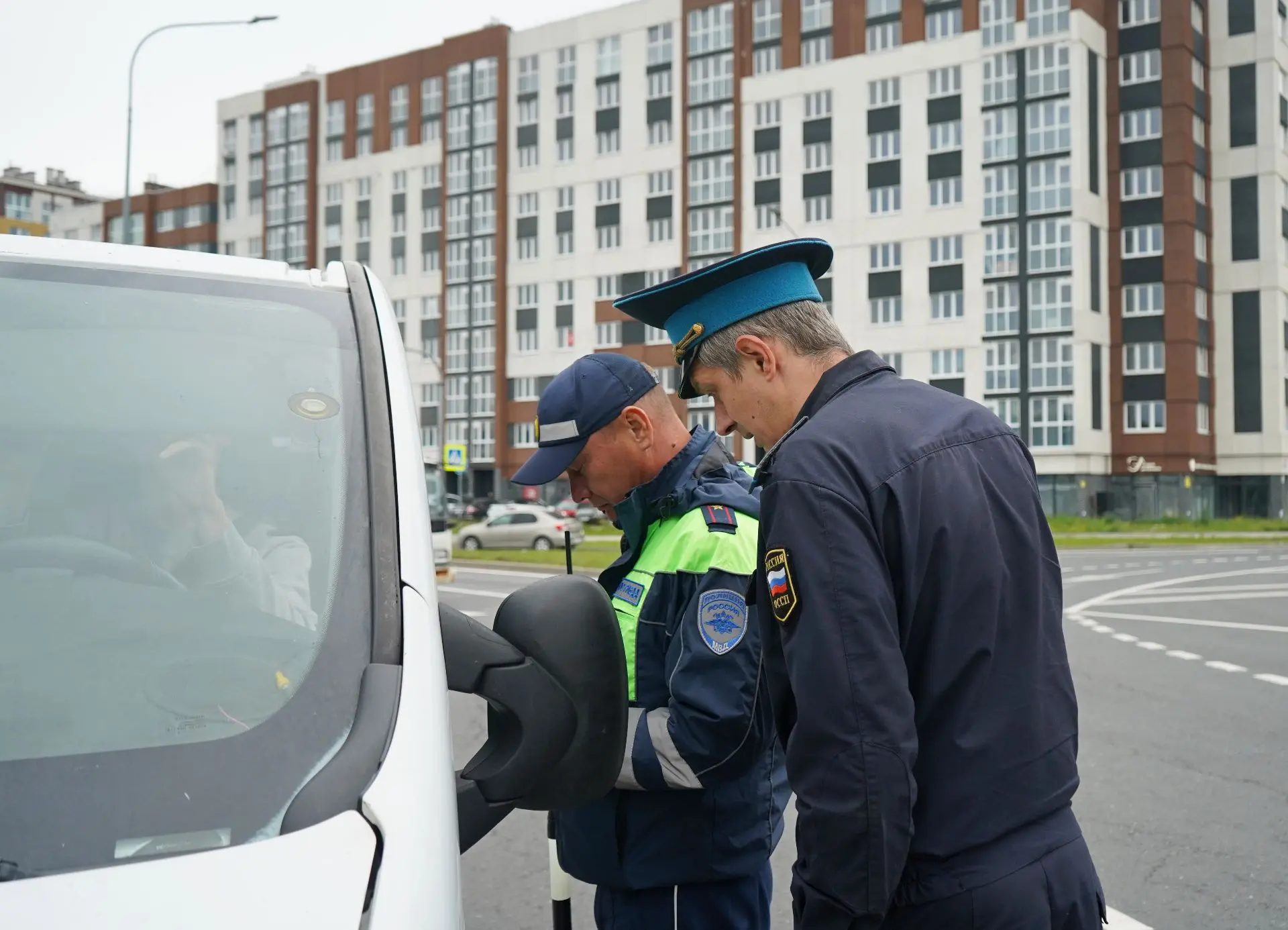 ДОЛЖНИКОВ ВЫЧИСЛИЛИ НА ДОРОГЕ

Взаимодействие калининградских приставов и госавтоинспекторов приноси