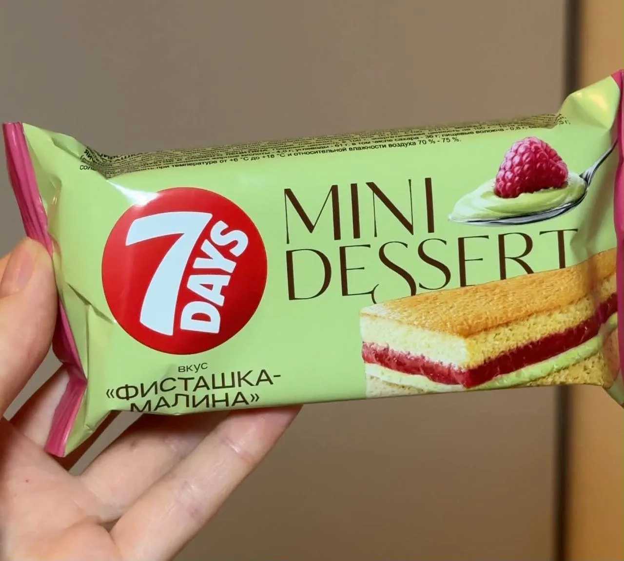 7Days выпустил новинку — кремовые мини-бисквиты со вкусами «тирамису» и «фисташка-малин...