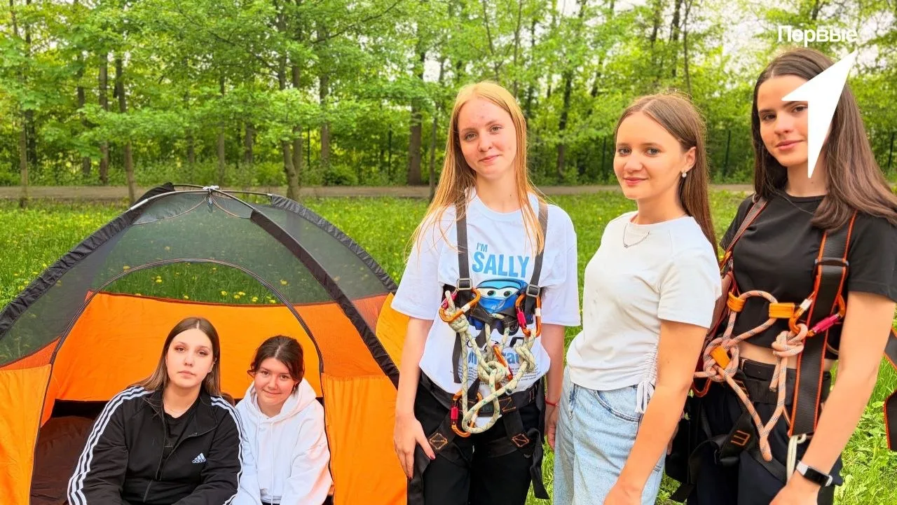 🏕 Активисты Движения Первых вместе со специалистами и Игорем Шаровым, заместителем директора Станции