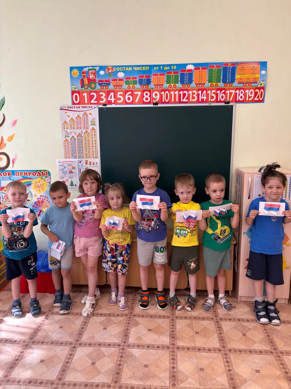 🇷🇺 С любовью к Родине! 🕊️
В преддверии Дня России  «Солнышки» 🌞 изучали главный символ страны — 