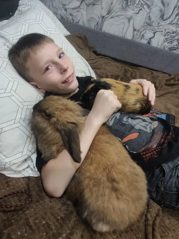Лучшие друзья — рядом: Саша Поташкин и его домашние любимцы! 🐾❤️