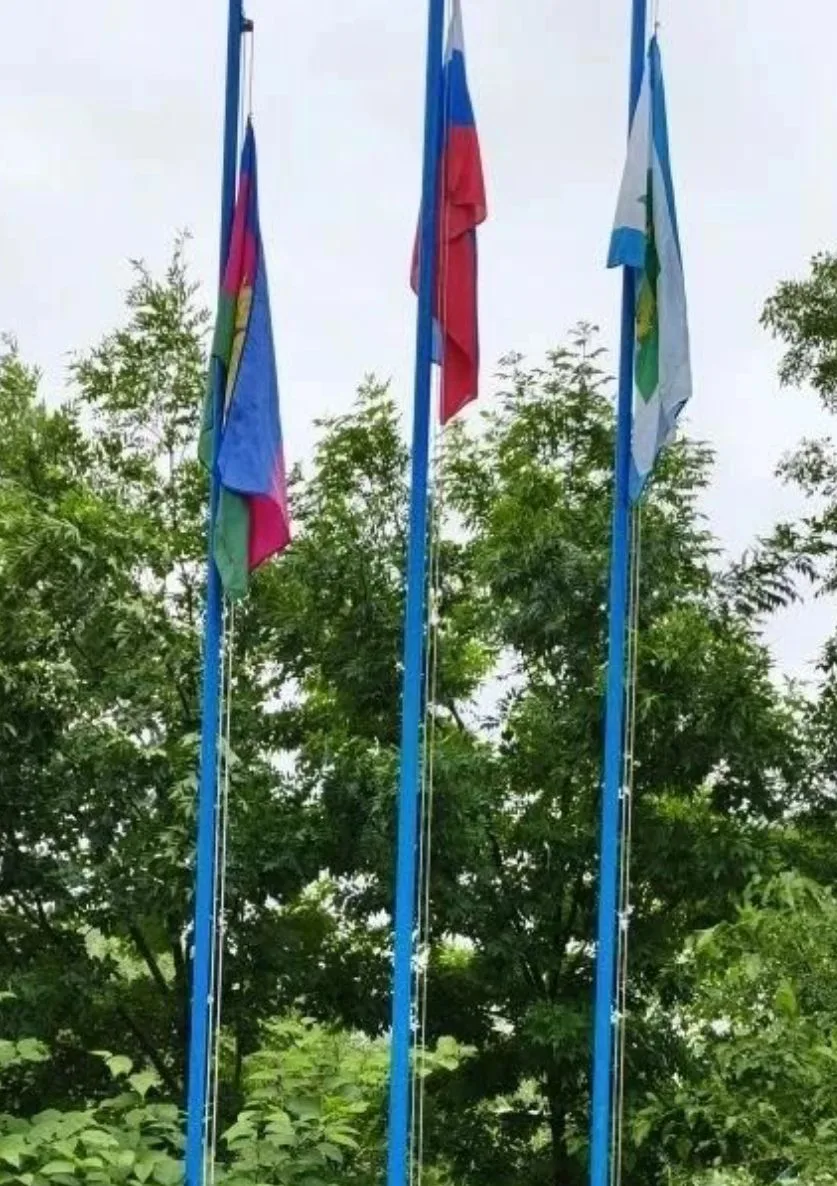 Накануне Дня Государственного флага Российской Федерации на территории нашей школы сост...