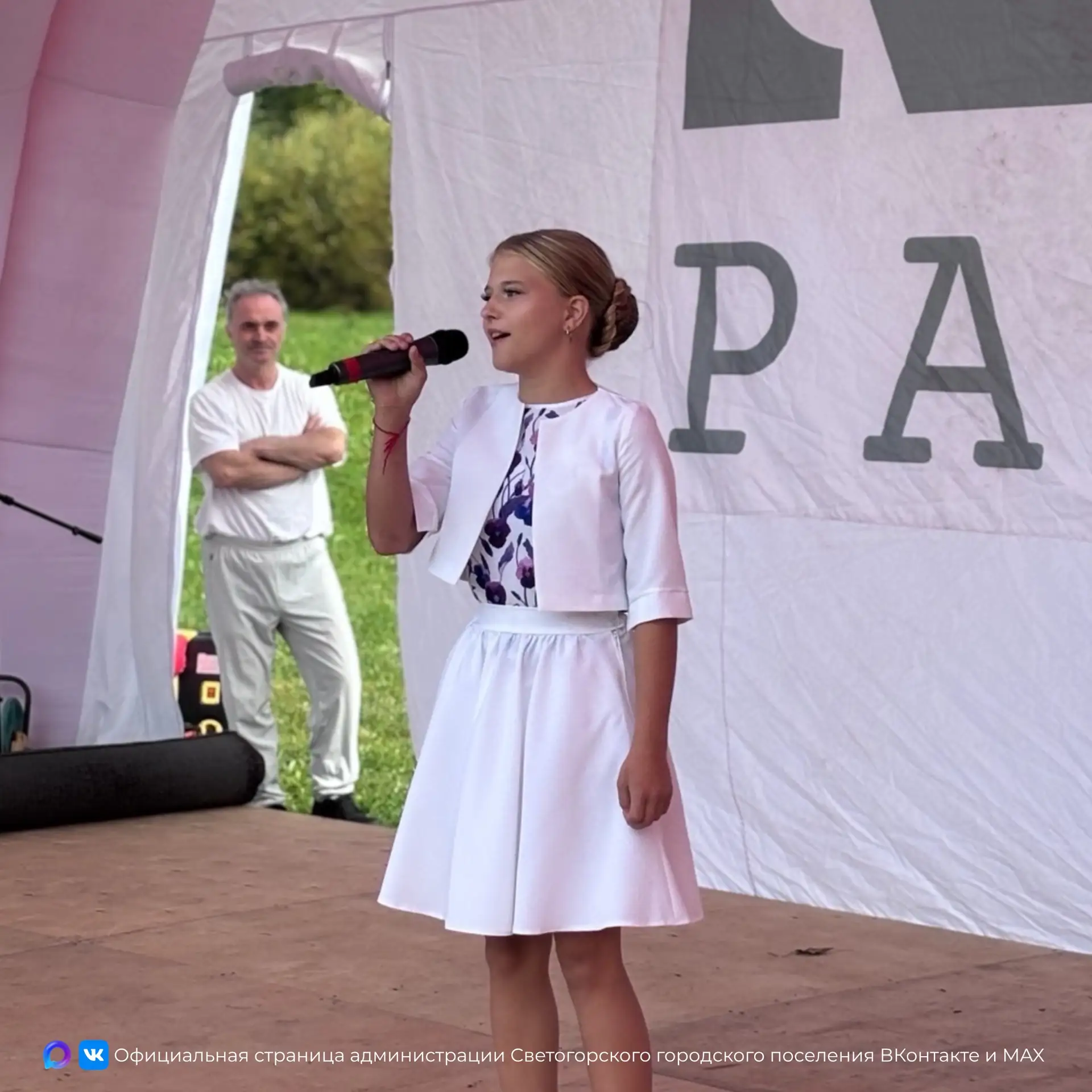 🎤На главной сцене празднования Дня посёлков прямо сейчас идёт торжественный концерт тв...