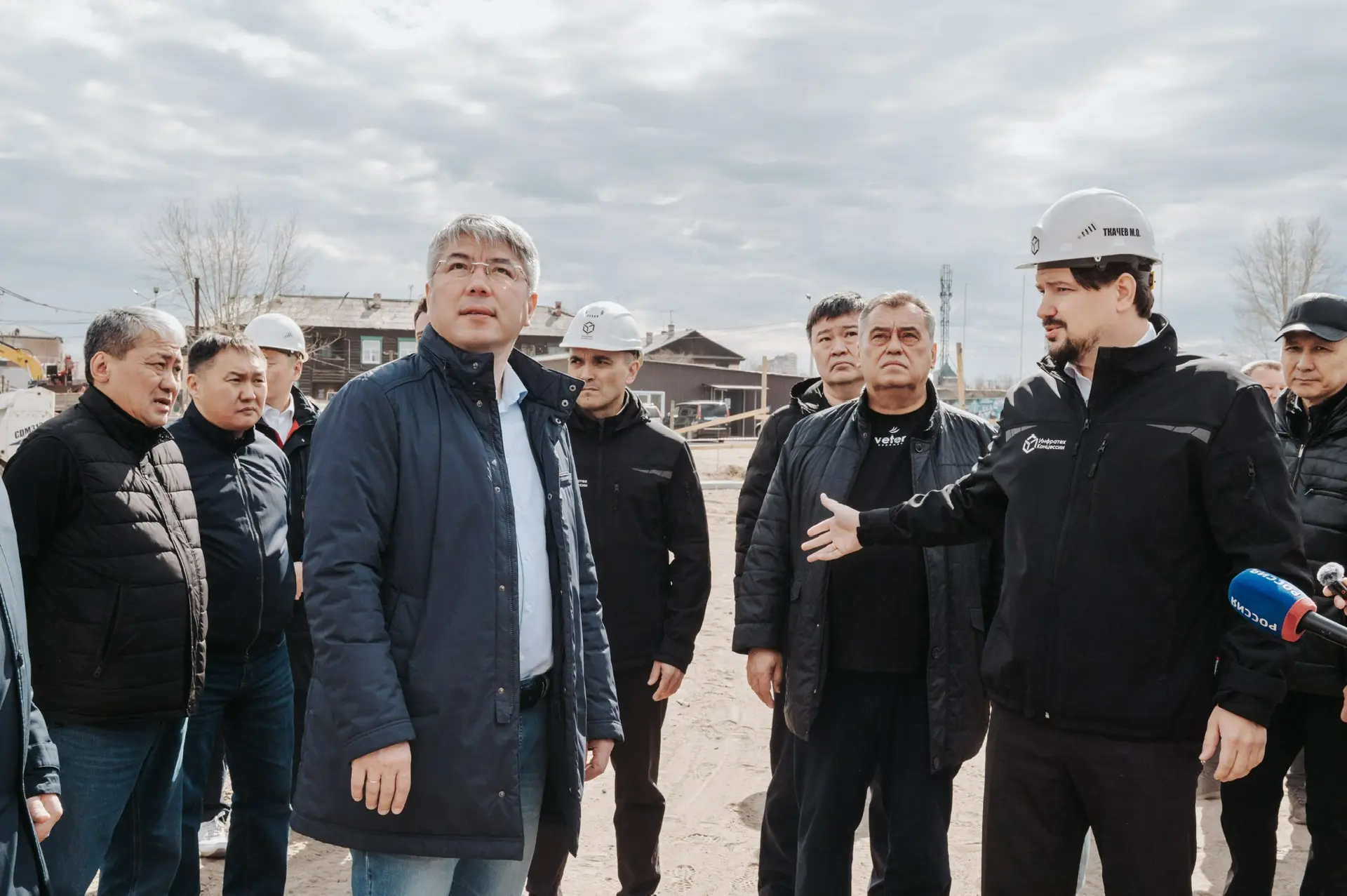 Первомай - Мир, Труд Май!) Вот и мы труд.)   Проинспектировал стройки, которые идут в Улан-Удэ. Посл