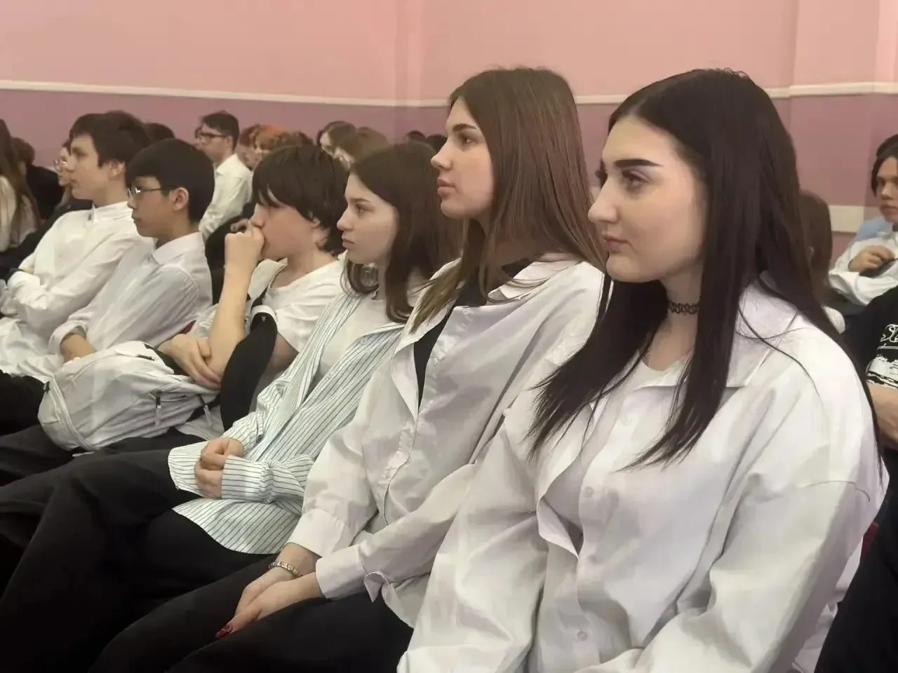 Служба Отечеству 🇷🇺 С чего начать?   В нашей школе прошла встреча с сотрудником военного комиссариат