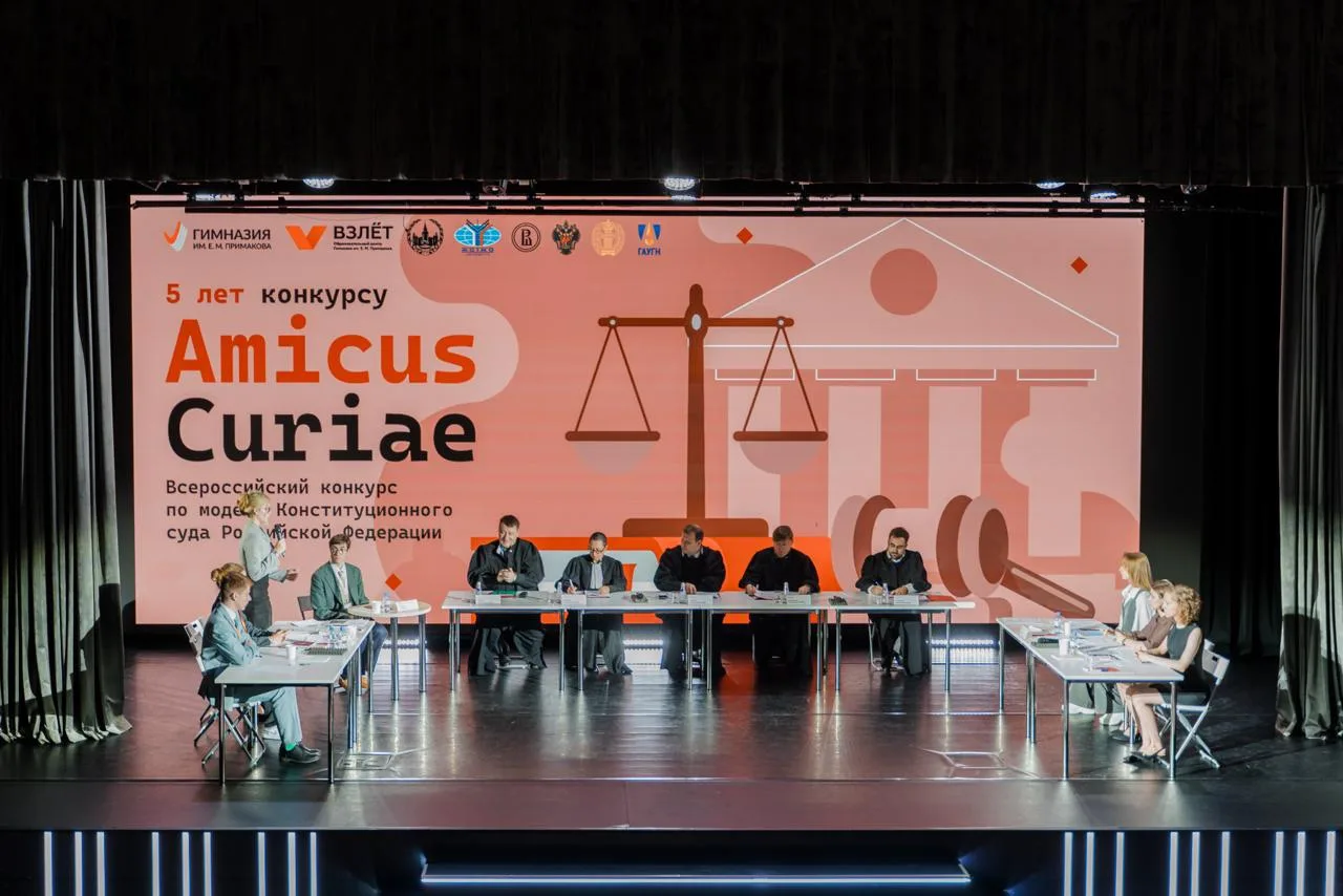 Суд удаляется для принятия решения 👩‍⚖️

Три дня напряжённых дебатов, десятки правовых позиций, сот