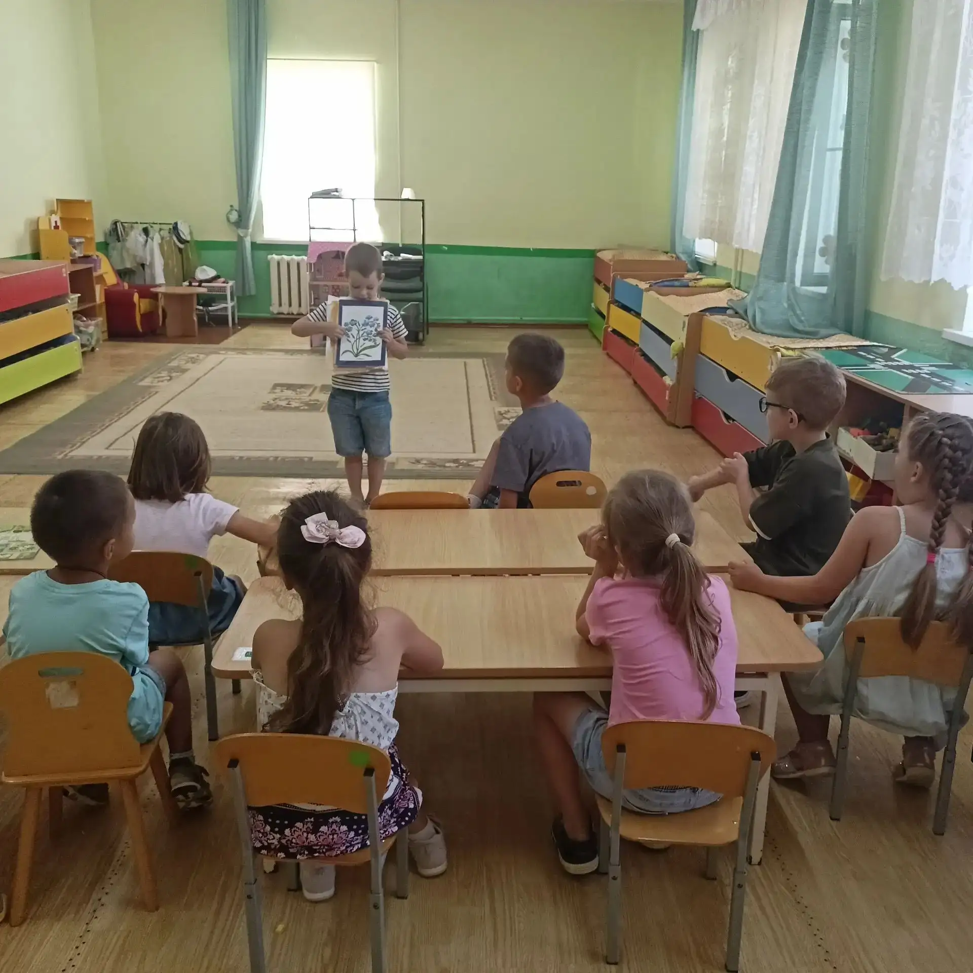 🌸 День флористики в старшей группе «Бусинки»! 🌸

Сегодняшний день в нашем детском саду прошел под 