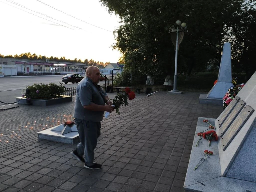 21 июня, в преддверии Дня памяти и скорби, на площади Победы у мемориального комплекса "Вечный огонь