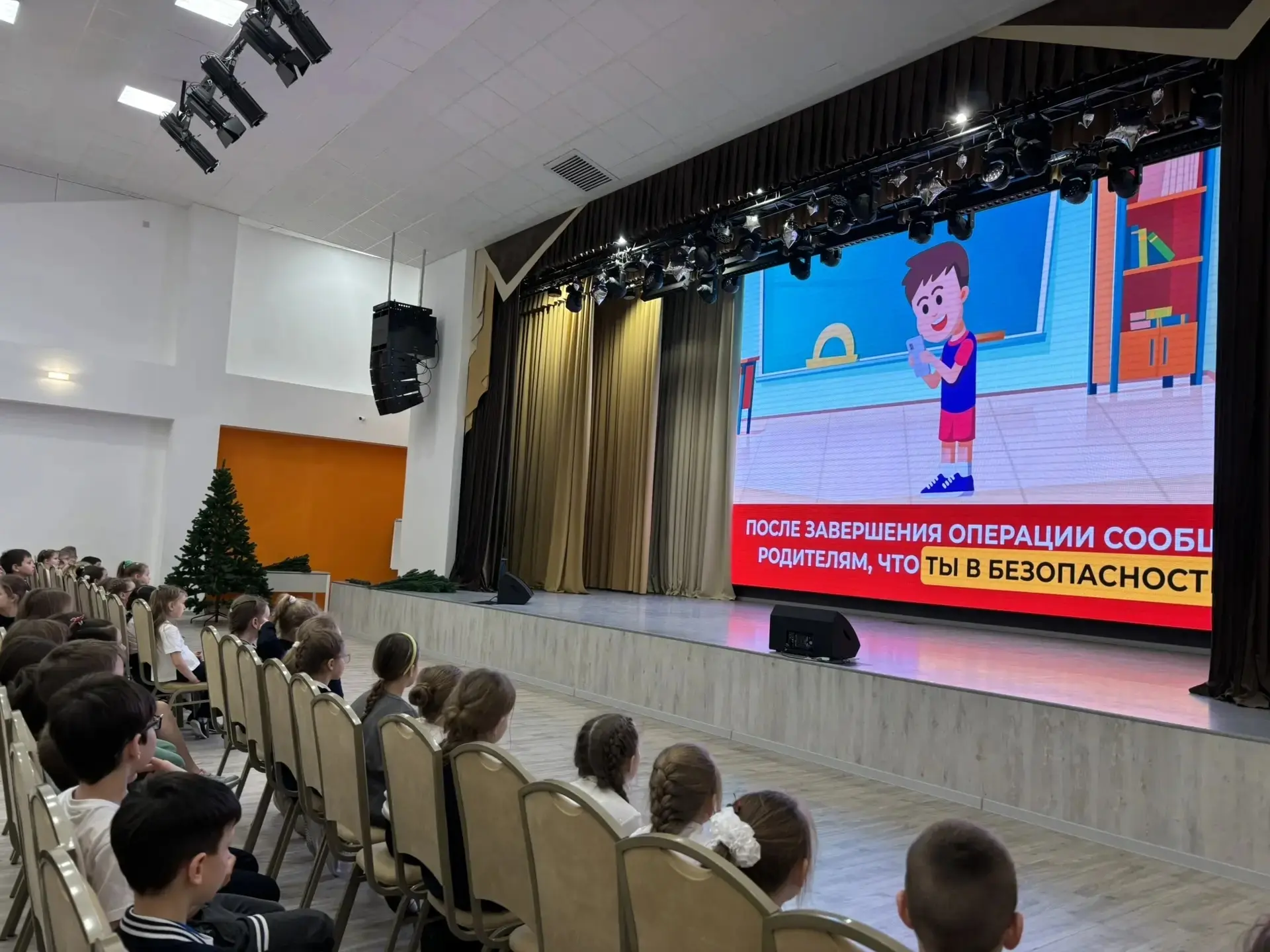 Каждый день в школе проходят уроки безопасности. В рамках недели начальной школы прошел единый "Урок