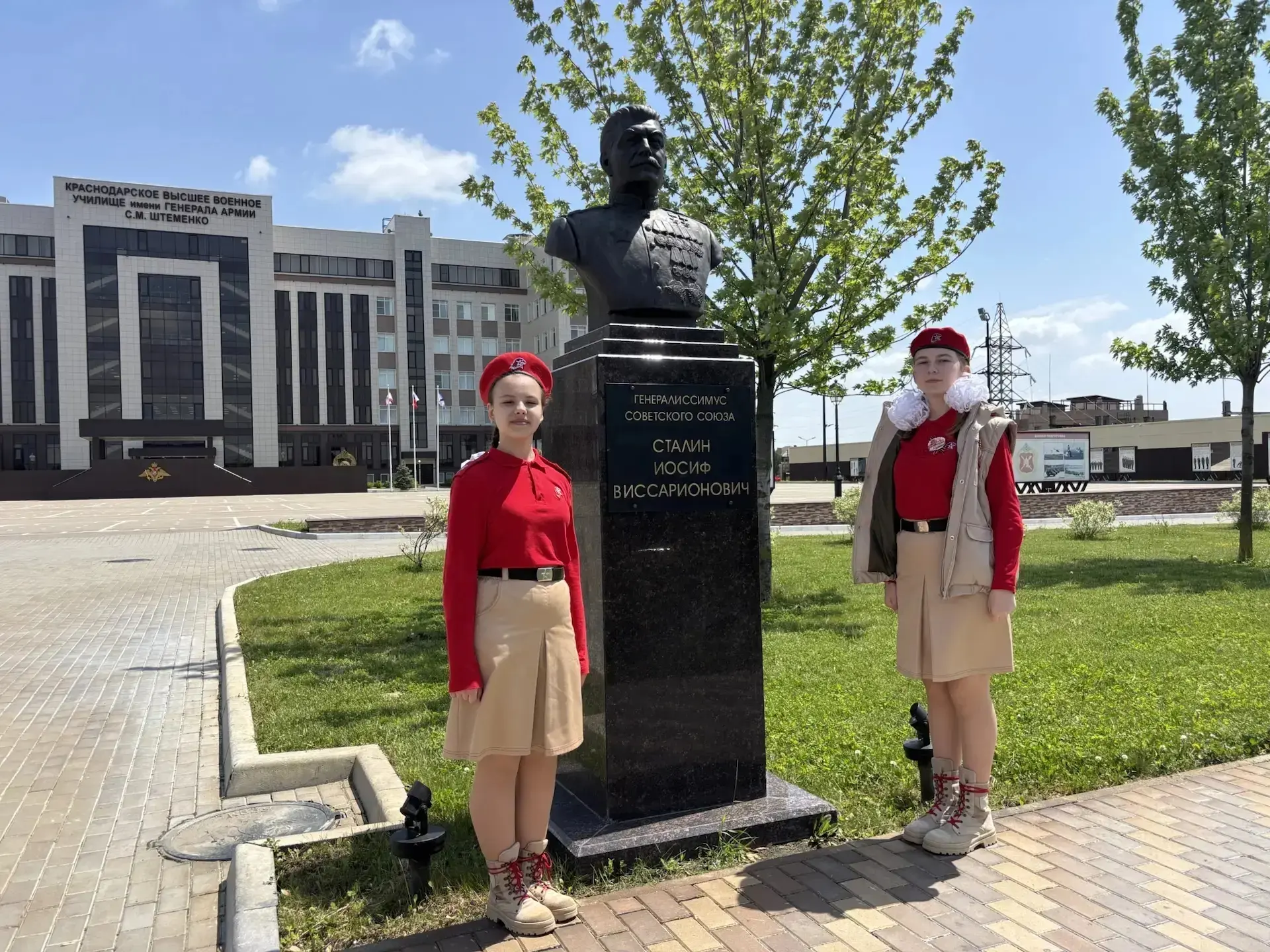 💫 В рамках профориентационной работы юноши и девушки юнармейского отряда «Пламя» школы №53 посетили 