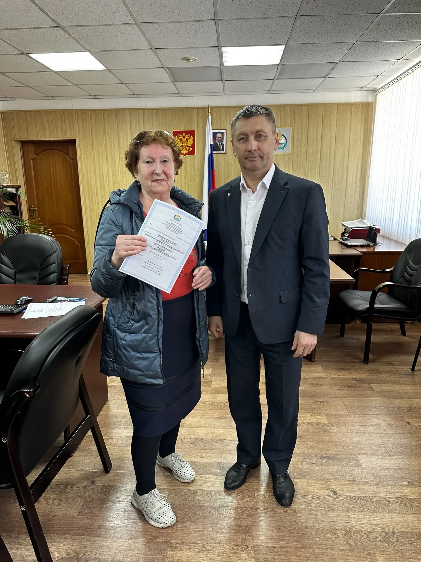 🏡 Глава города Олег Котов вручил жилищные сертификаты северобайкальцам  13 мая в торжественной обста