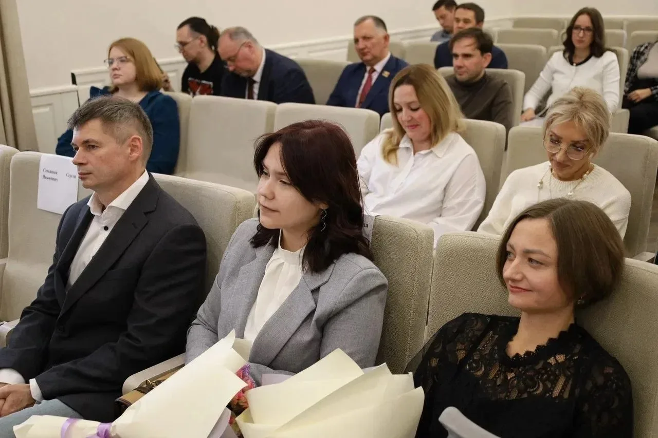 🇷🇺 В Доме Советов подвели итоги участия Курской области в форуме «Сильные идеи для но...
