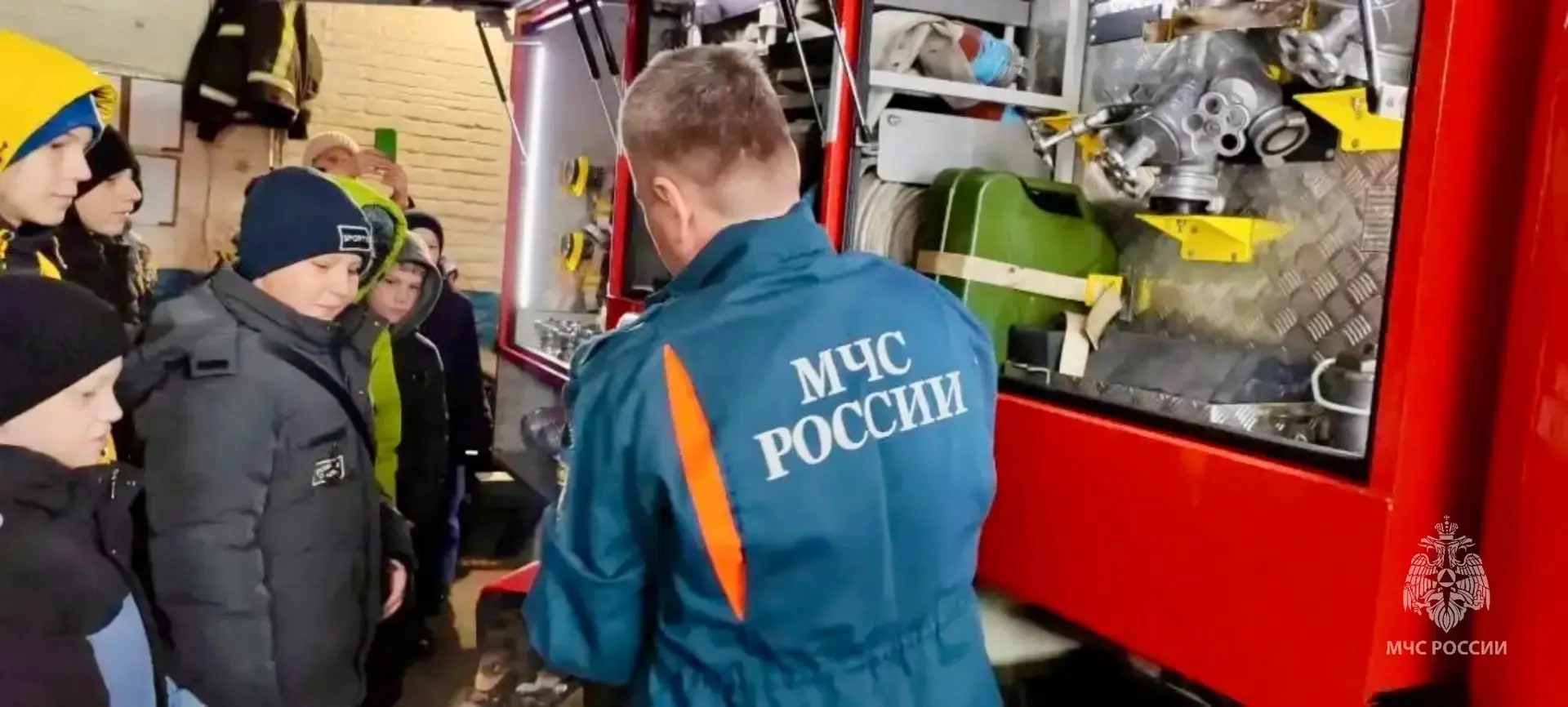 Экскурсия в пожарную часть для ребят из КМОЦ состоялась на прошедших выходных 👨‍🚒  В гости к бойцам 