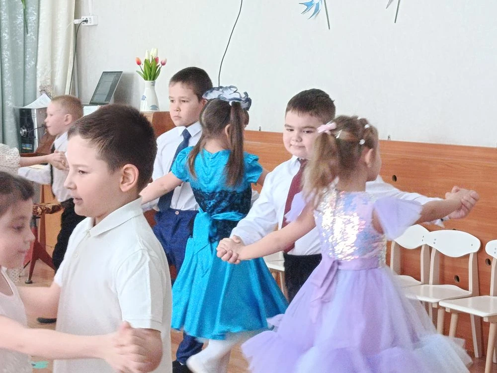 В марте день волшебный есть,