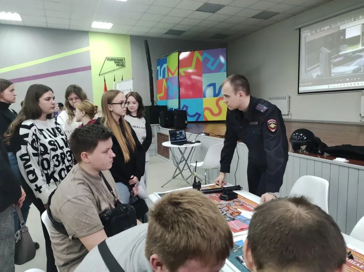 Костромские полицейские приняли участие в региональной ярмарке вакансий.  Мероприятие, призванное по
