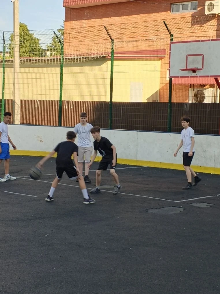 🏀8 июня на спортивной площадке по адресу ул. Лесная, д. 16 состоялось физкультурное мероприятие для