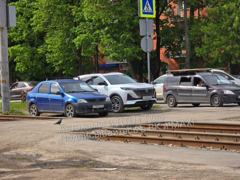 🤷‍♂️«Забили». Фото от подписчика  ✍️«Тула, остановка «НПО Сплав». Наверное, забыли, что тут ставить 