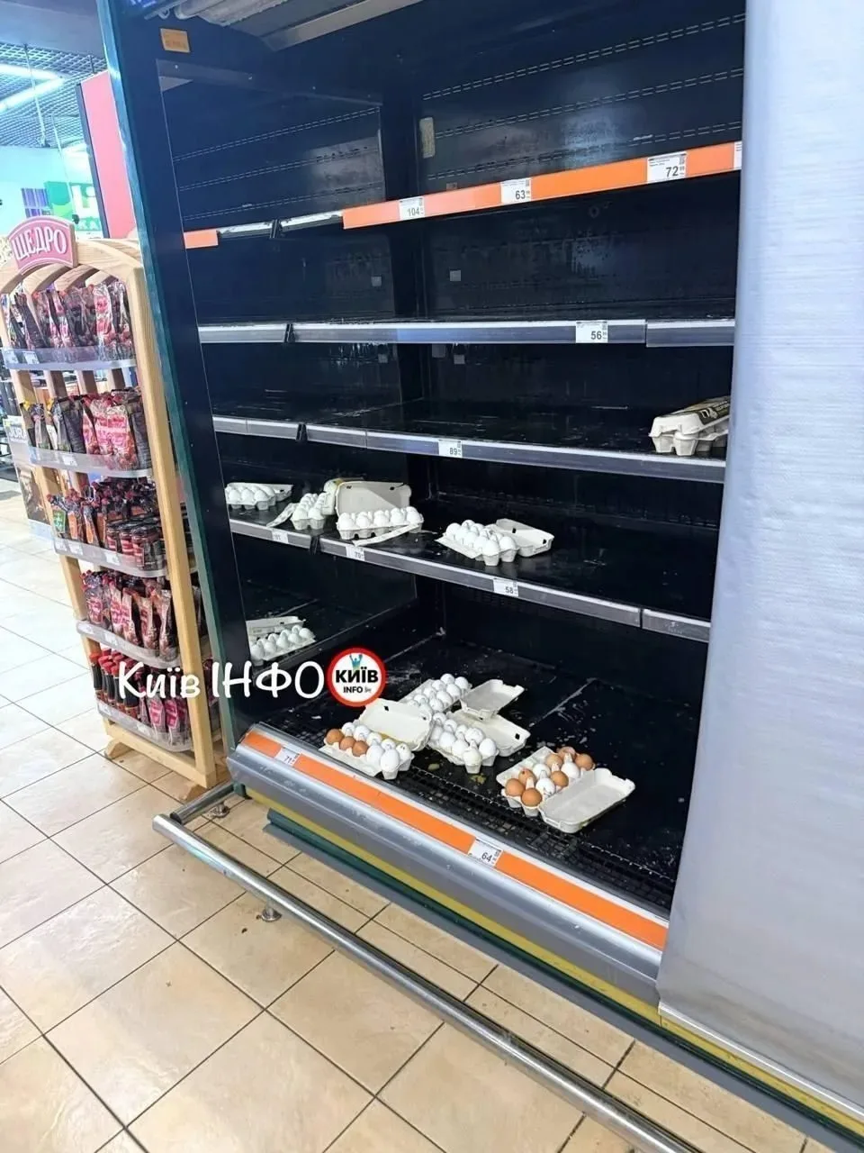 ⚡В Киеве опустели полки супермаркетов из-за сгоревших складов.

Местные паблики публикуют фото и вид