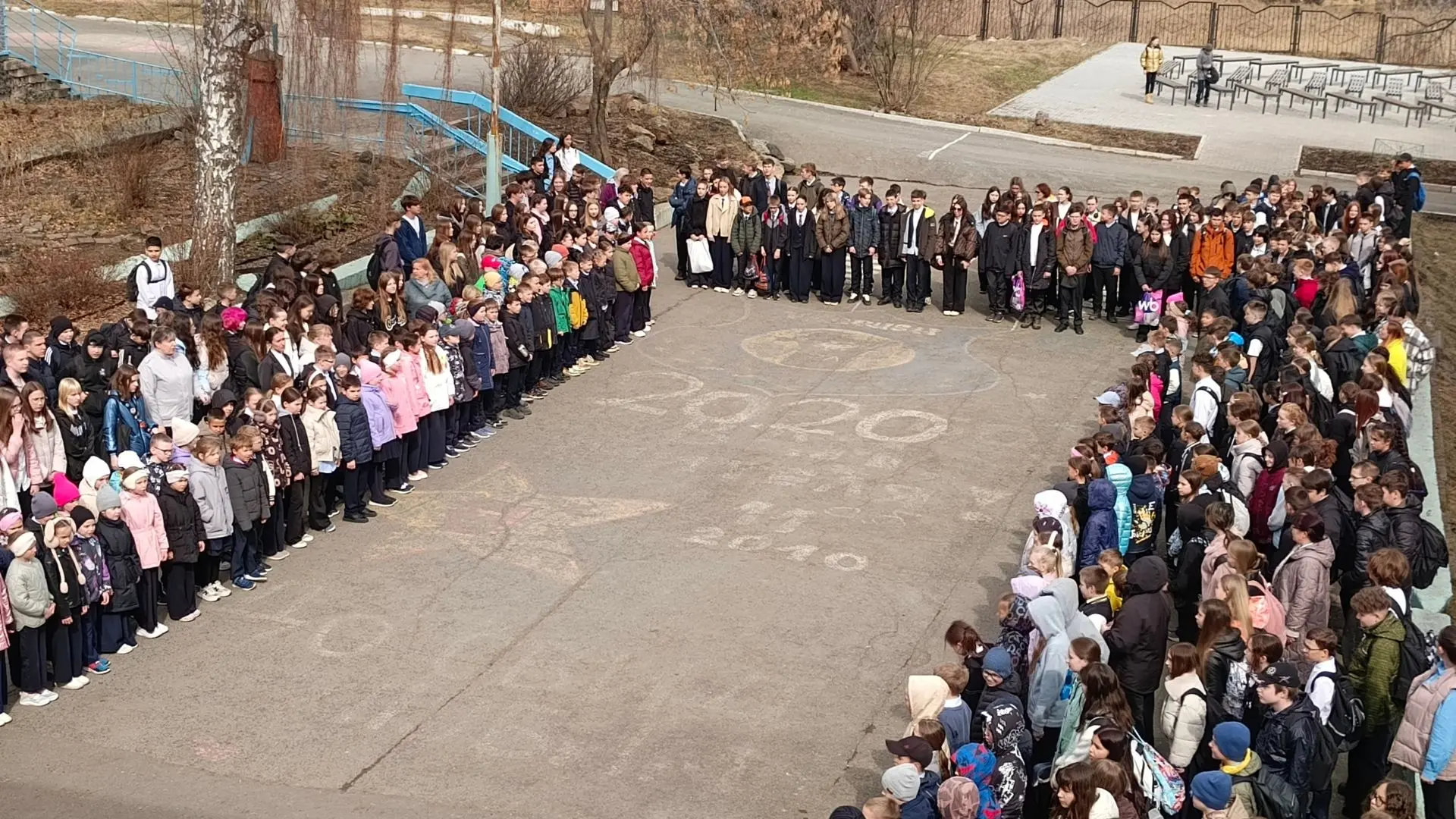 🚀 3 ... 2 ... 1 ... Поехали! 🚀  Сегодня в нашей школе прошли линейки, посвященные открытию Недели ко