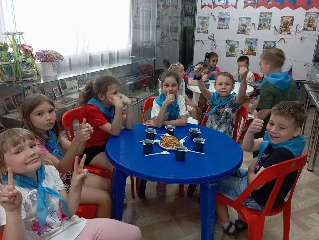 🇷🇺 В музее станицы Архангельской для ребят из школьного лагеря прошло мероприятие, посвящённое Дню