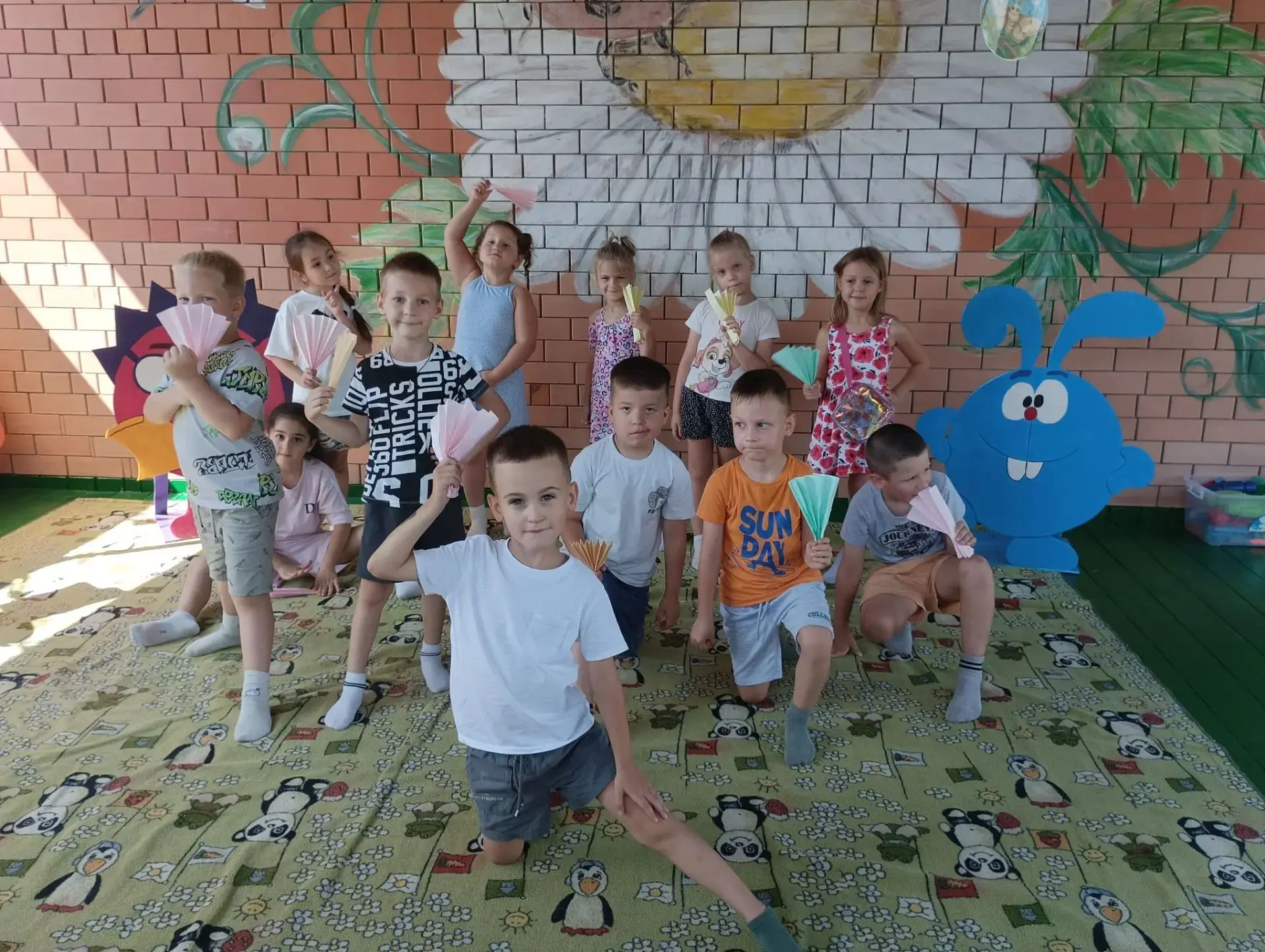 "Чтоб не мучила жара изготовим веера!»