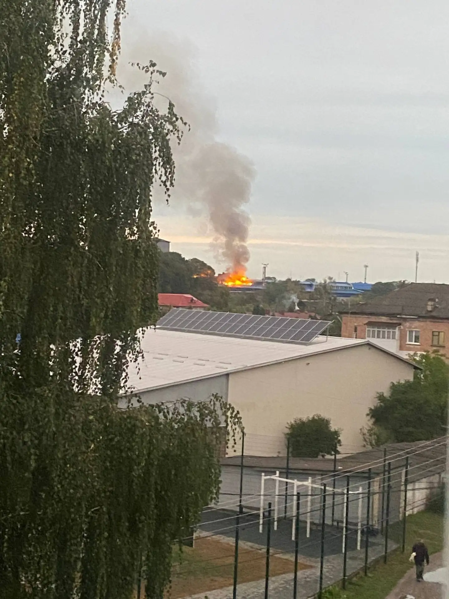 В Сарнах Ровенской области нанесëн удар по железнодорожному депо.