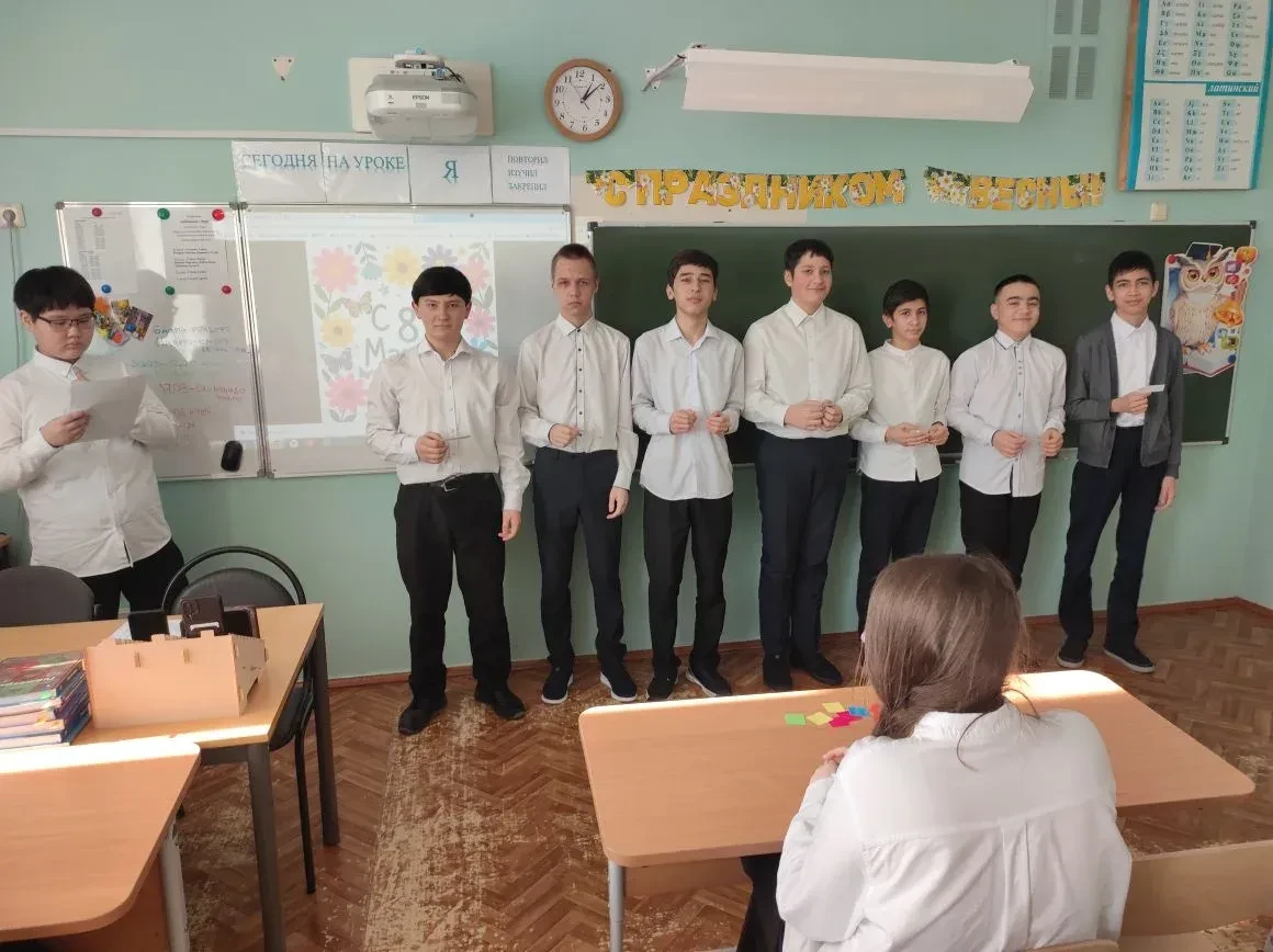 6 марта в 7В классе прошло КТД "А ну-ка, девочки!", посвящённое 8 марта. Ведущие напомнили о том, чт