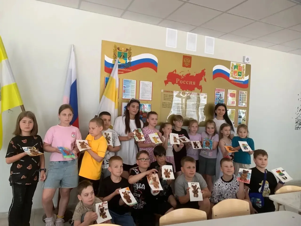 🇷🇺🧸В преддверии Дня России для детей из пришкольного лагеря был организован увлекательный мастер-