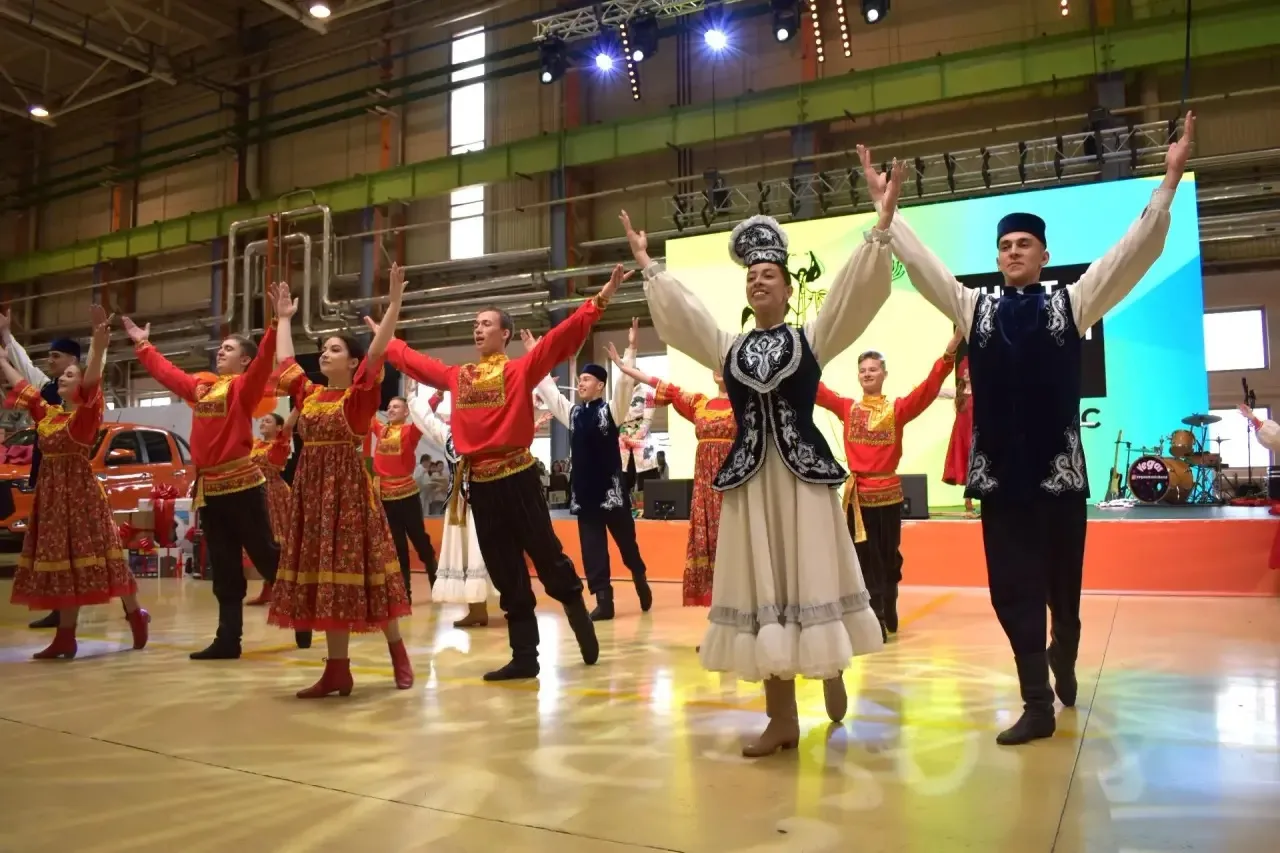 Новые краски промышленных пейзажей засияли сегодня в Елабуге!