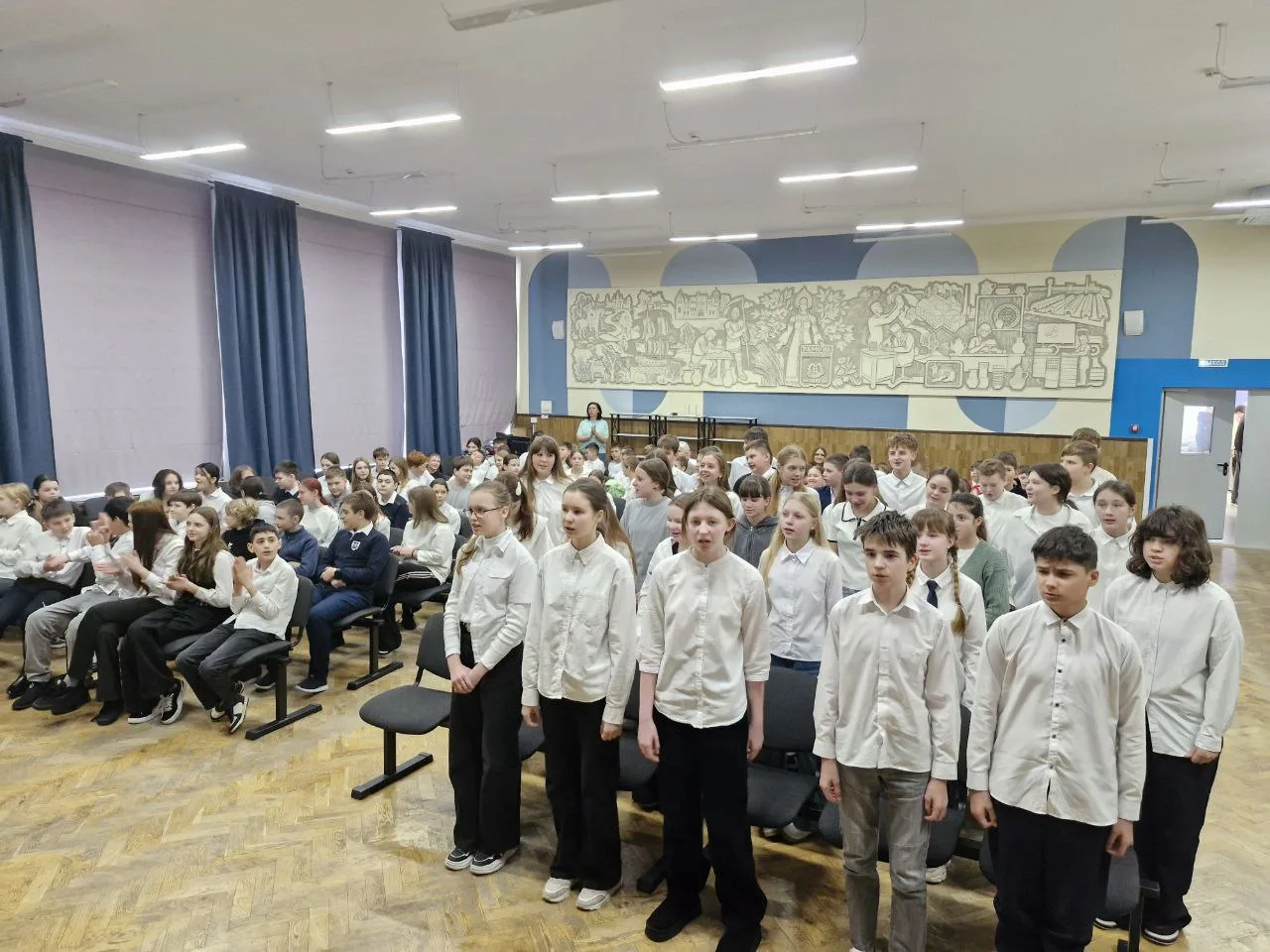 🎤 В лицее —   Песни войны...  На этой неделе в стенах  лицея царит особая атмосфера. Ученики с 3 по 
