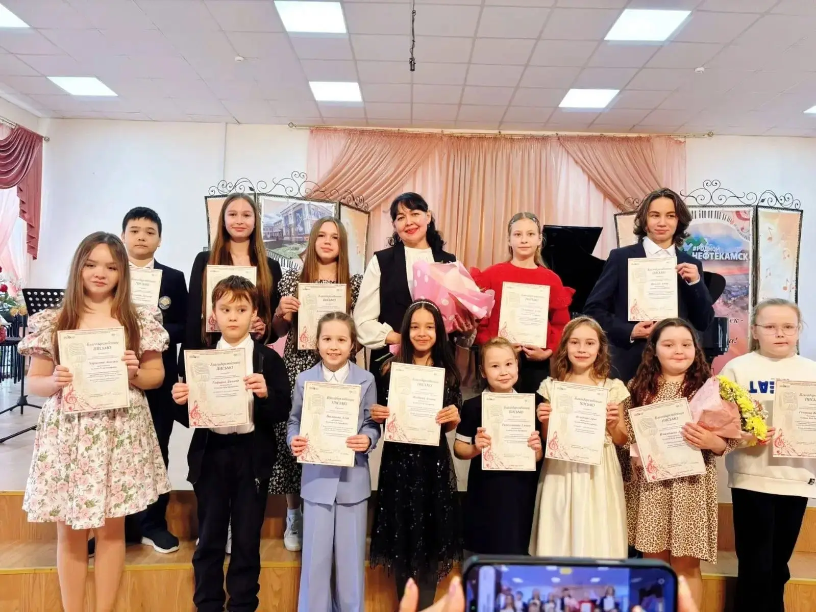 https://vk.com/club186697183?w=wall-186697183_4712 "Мы мир раскрасим голосами"