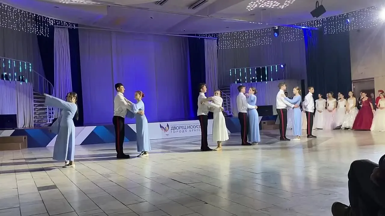 Танцевальный Подарок от школы 42 на городском кадетском балу!