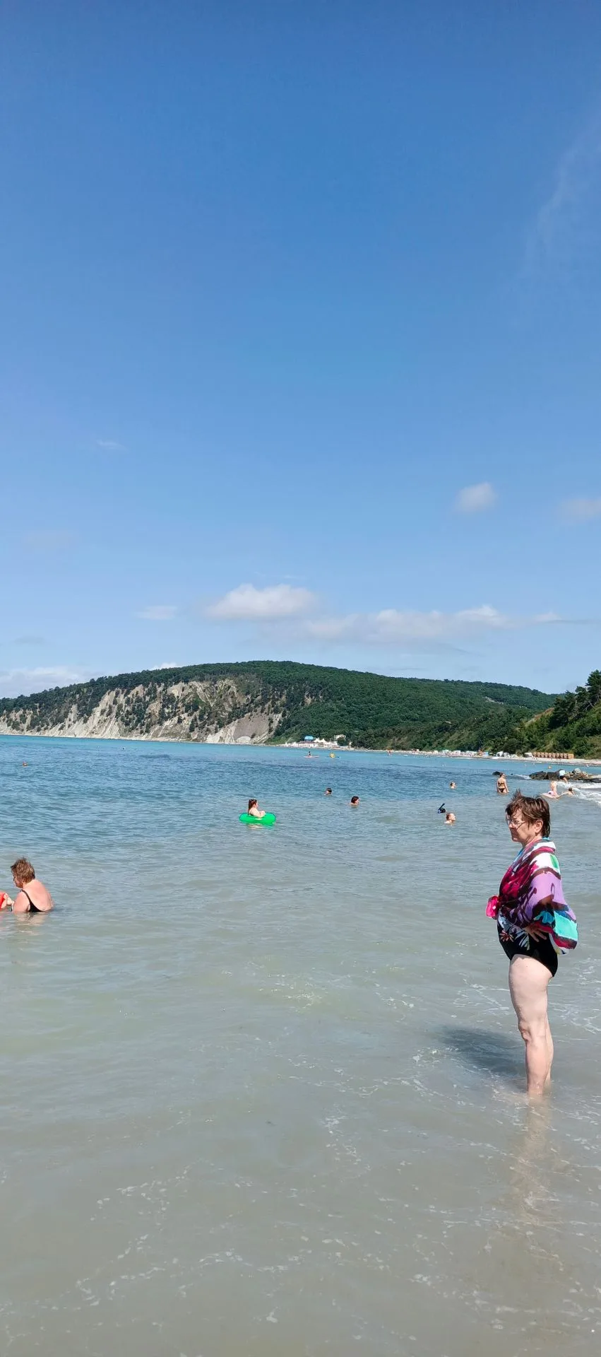 27 июля. Ночью был небольшой дождь, но в целом вода в море теплая, довольно таки чистая...