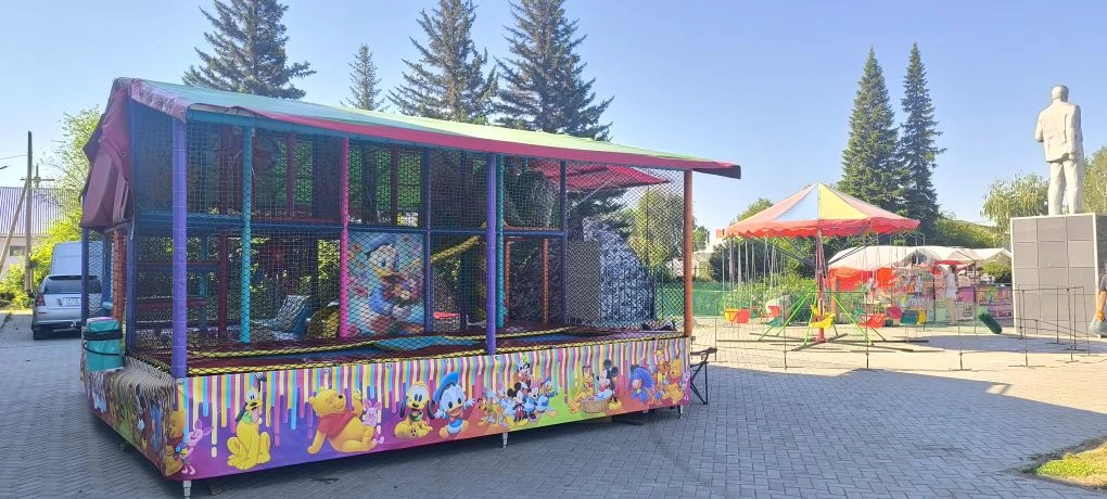 Аттракционы ждут ребят 🎡