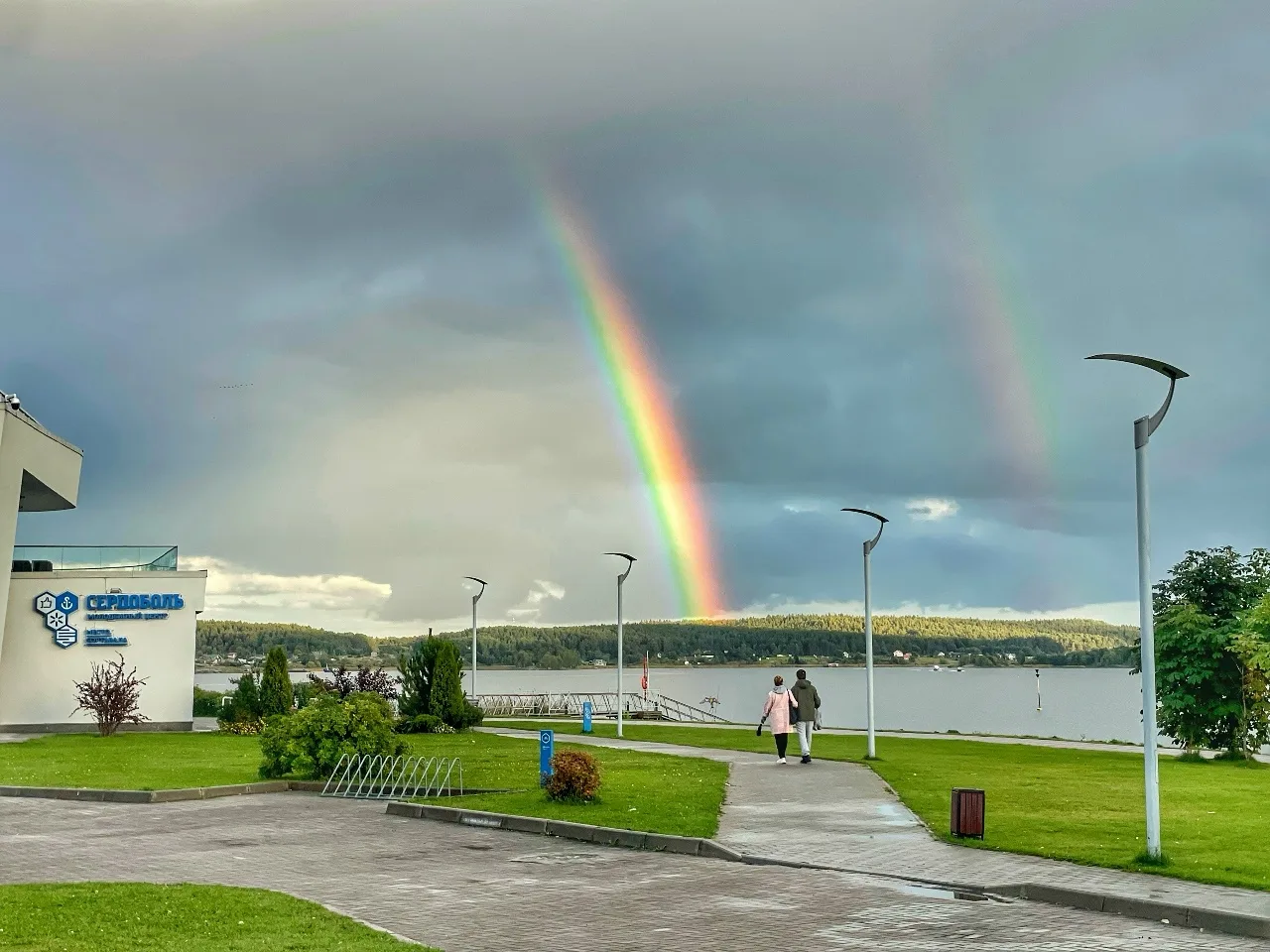 Сегодня небо дарит нам нечто роскошное 🌈