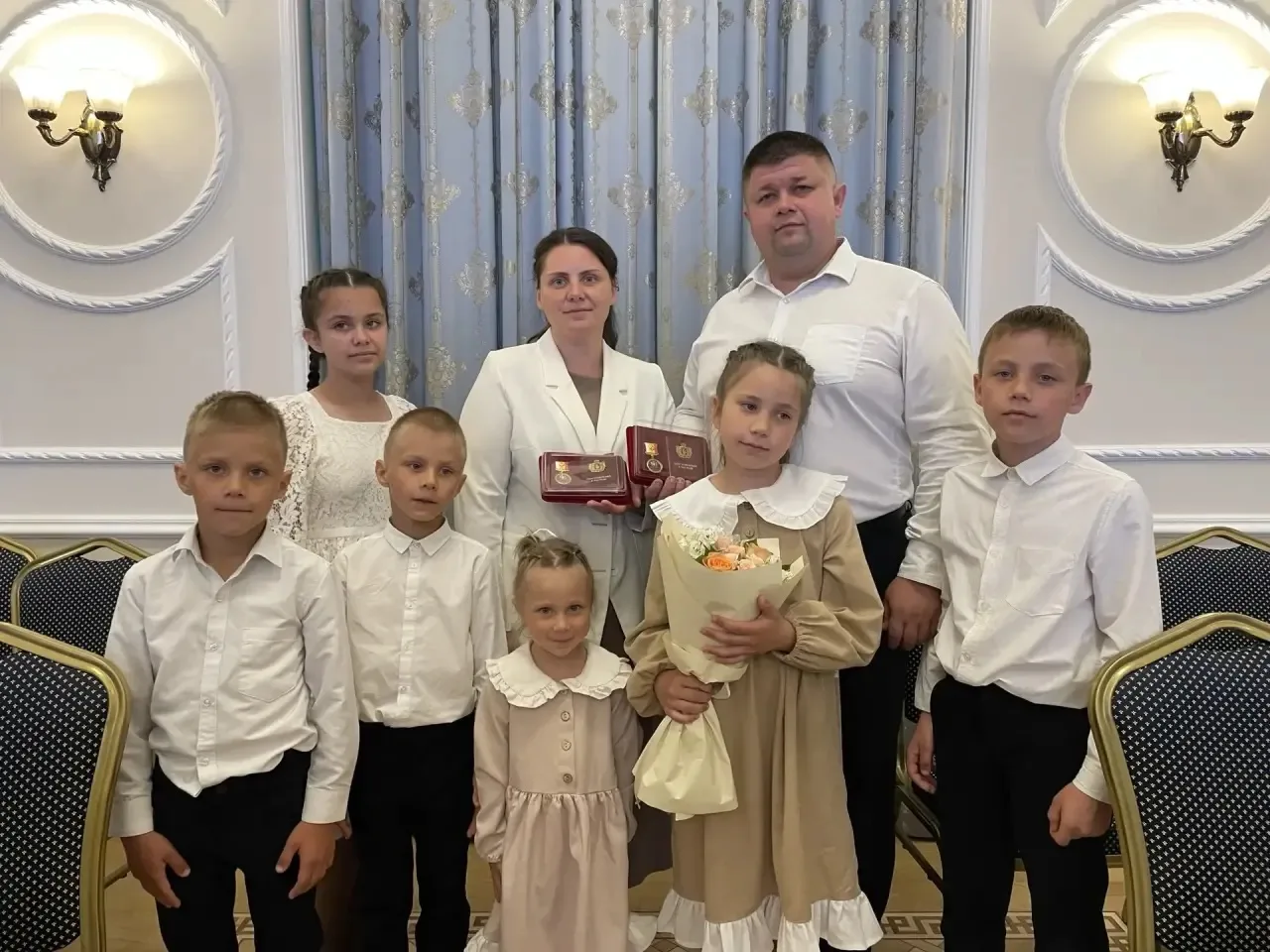 👏Семью социального работника нашей организации наградили почётным Знаком губернатора р...