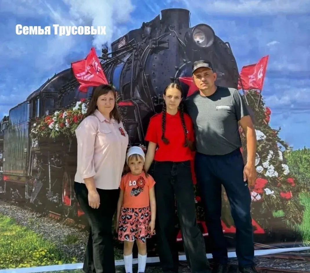 Семья и школа: вместе к успеху! 🏫❤️ 

8 июля мы отмечаем День семьи, любви и верности 🌿🌼. Этот пр