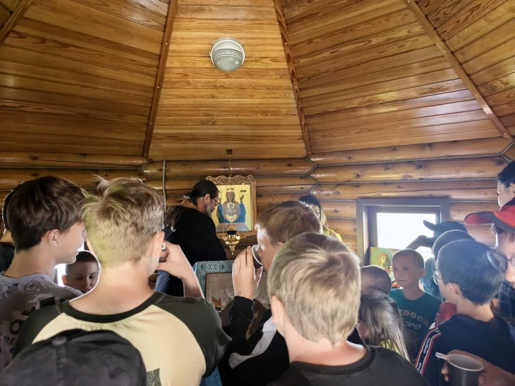 Сегодня учащиеся нашей школы отправились на познавательную экскурсию  по туристическим ...