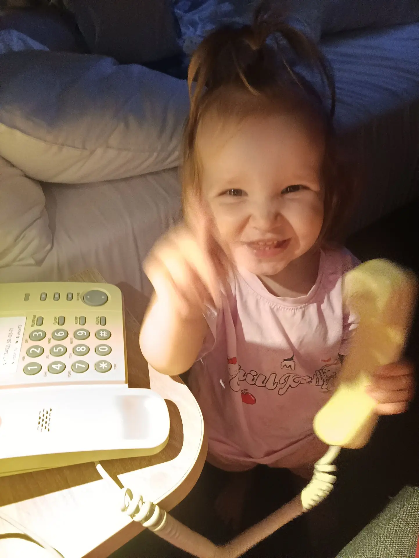 А это поколение детей 2024 года рождения ещё увидят проводные телефоны😉😆😂