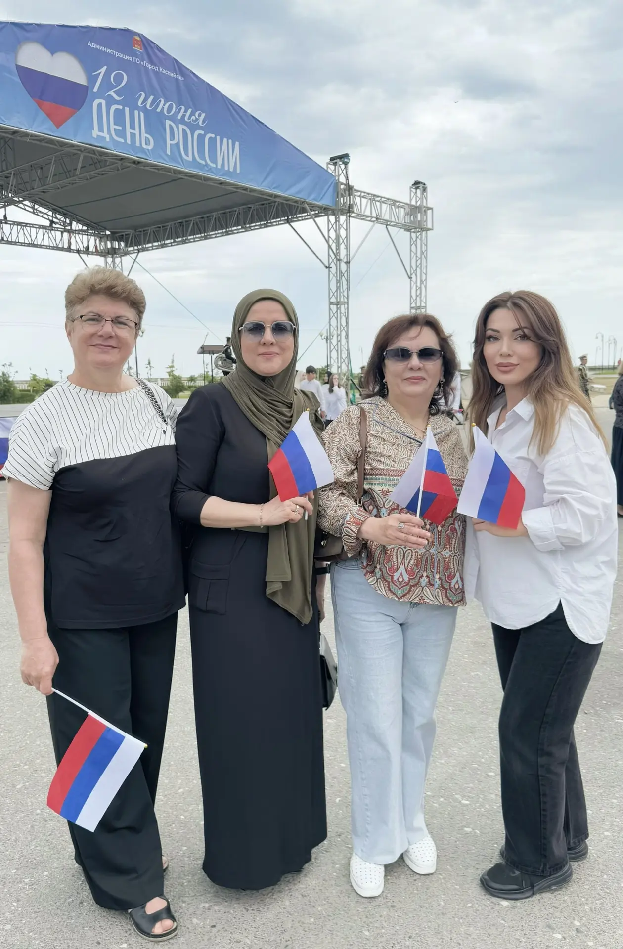 🇷🇺 В День России в Каспийске состоялась торжественная церемония поднятия Государственного флага Ро