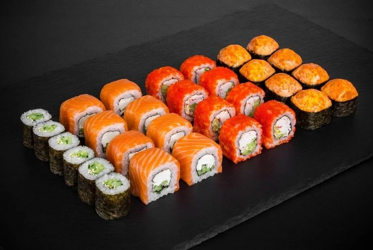 🍣 Сделайте себе вкусное настроение с нашими роллами!