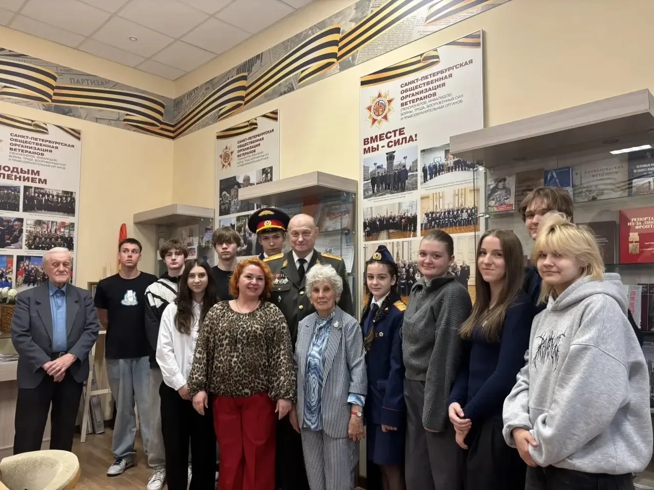 🕊️Встреча поколений: живая история и уроки мужества
18 июня кадеты ГБОУ СОШ №304 совместно с обучаю