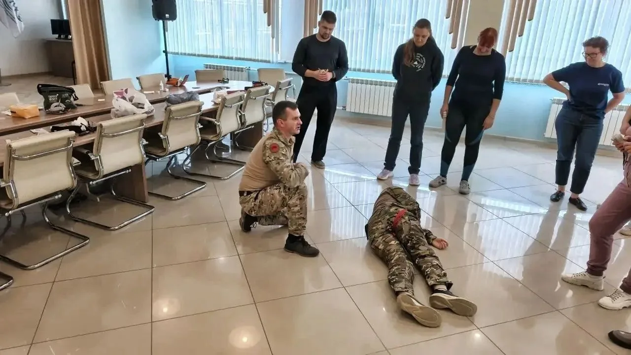 Отучили ещё одну группу людей основам оказания первой помощи. На этот раз занятия прохо...