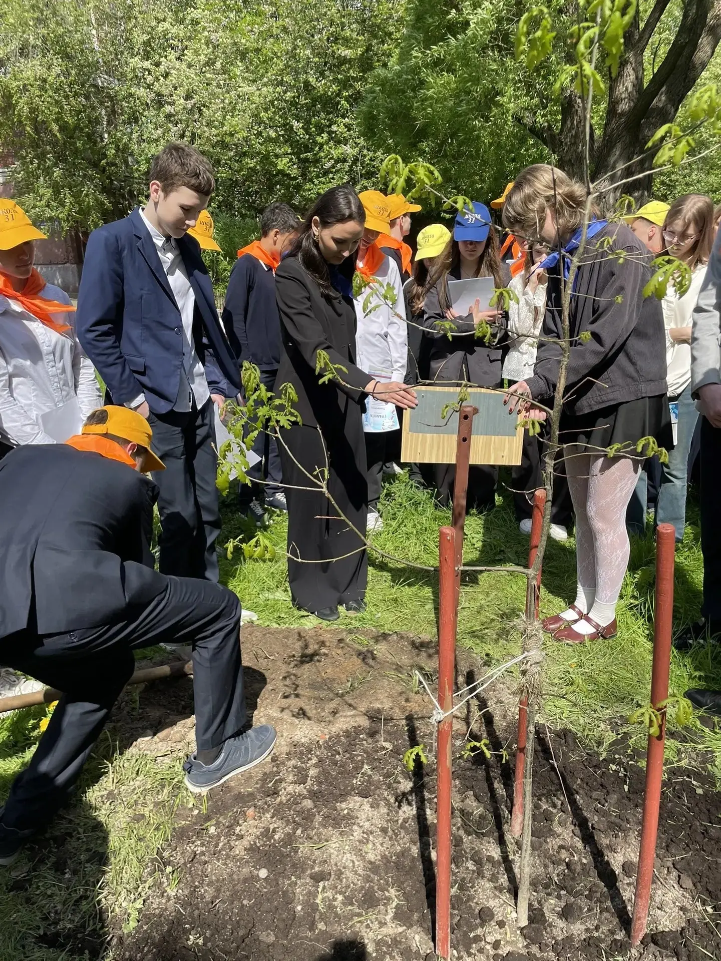 ✨🌳И ещё одно важное событие! 21 мая мы заложили памятную табличку у саженца дуба семьи Ганнибал.  Пр