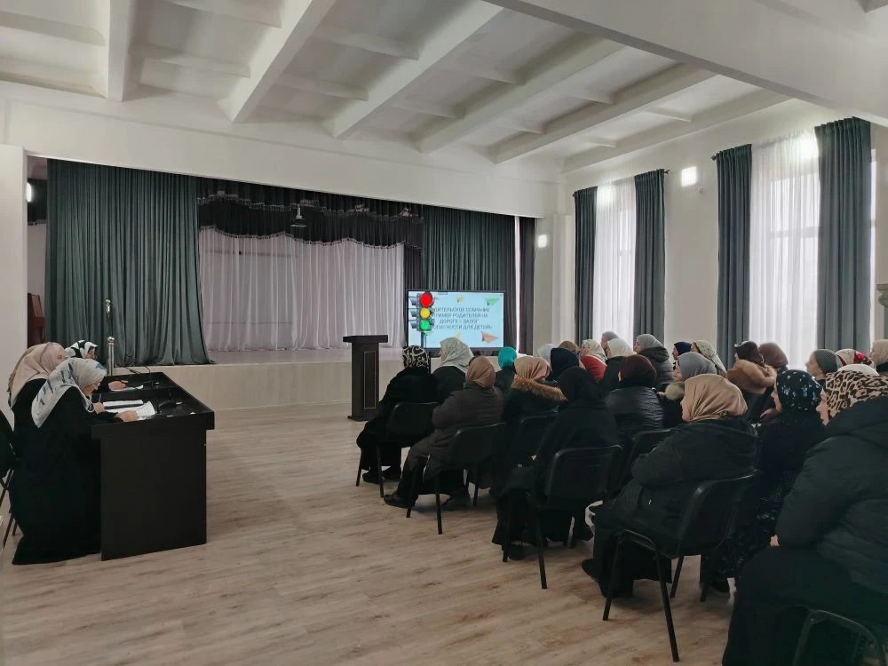 В рамках месяца, посвященного Правилам дорожного движения, было организовано и проведено школьное ро