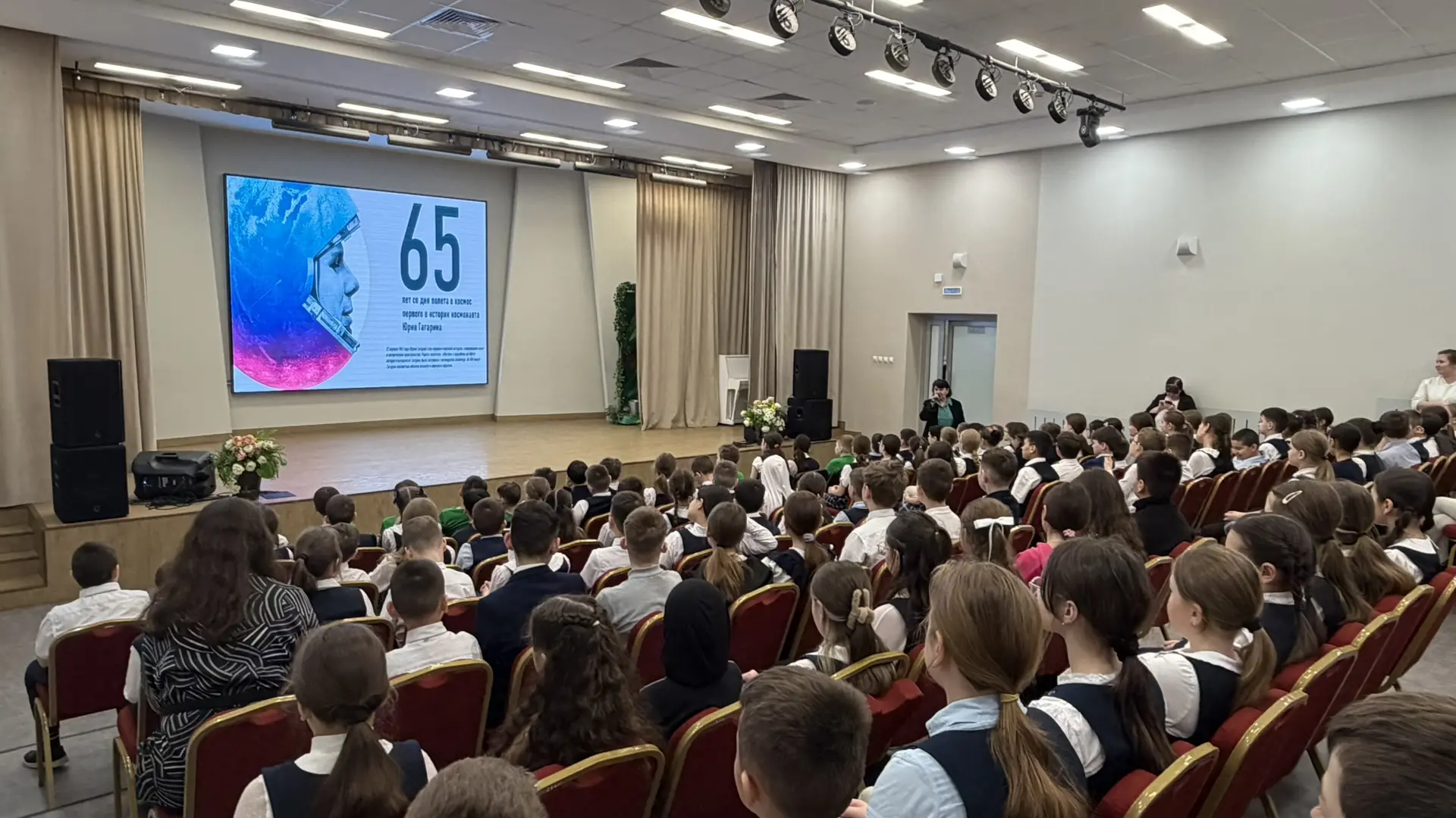 🚀 Классный час, посвященный 65-летию первого полета человека в космос  Сегодня для учащихся 4-х клас