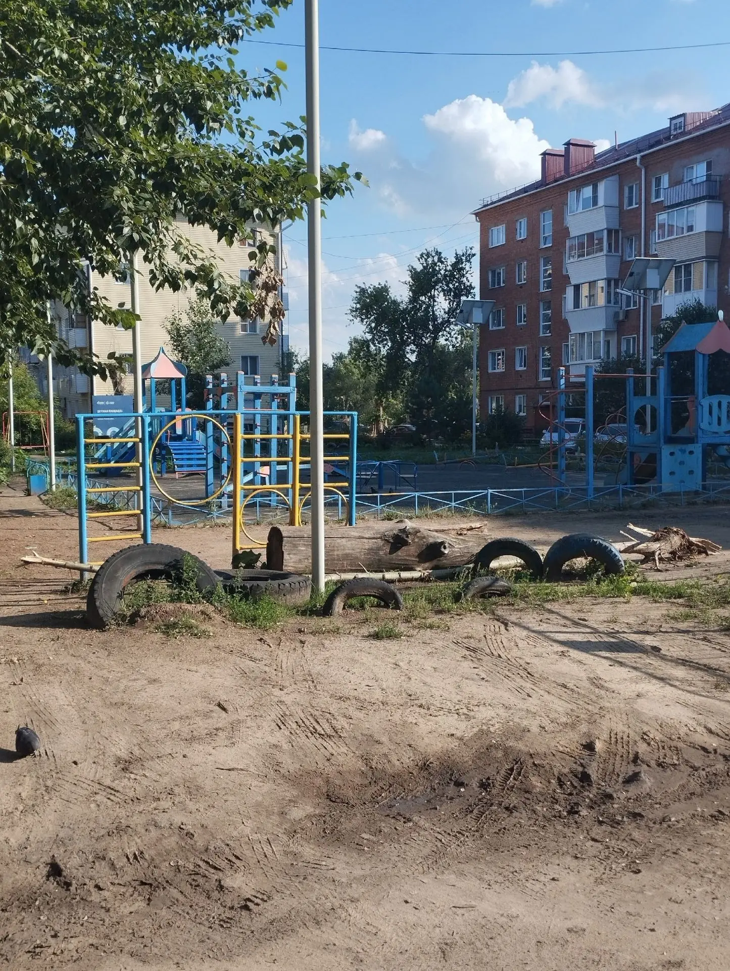 Администрация, срочно примите меры! Угроза безопасности жизни и здоровью детей по ул. Энтузиастов 67