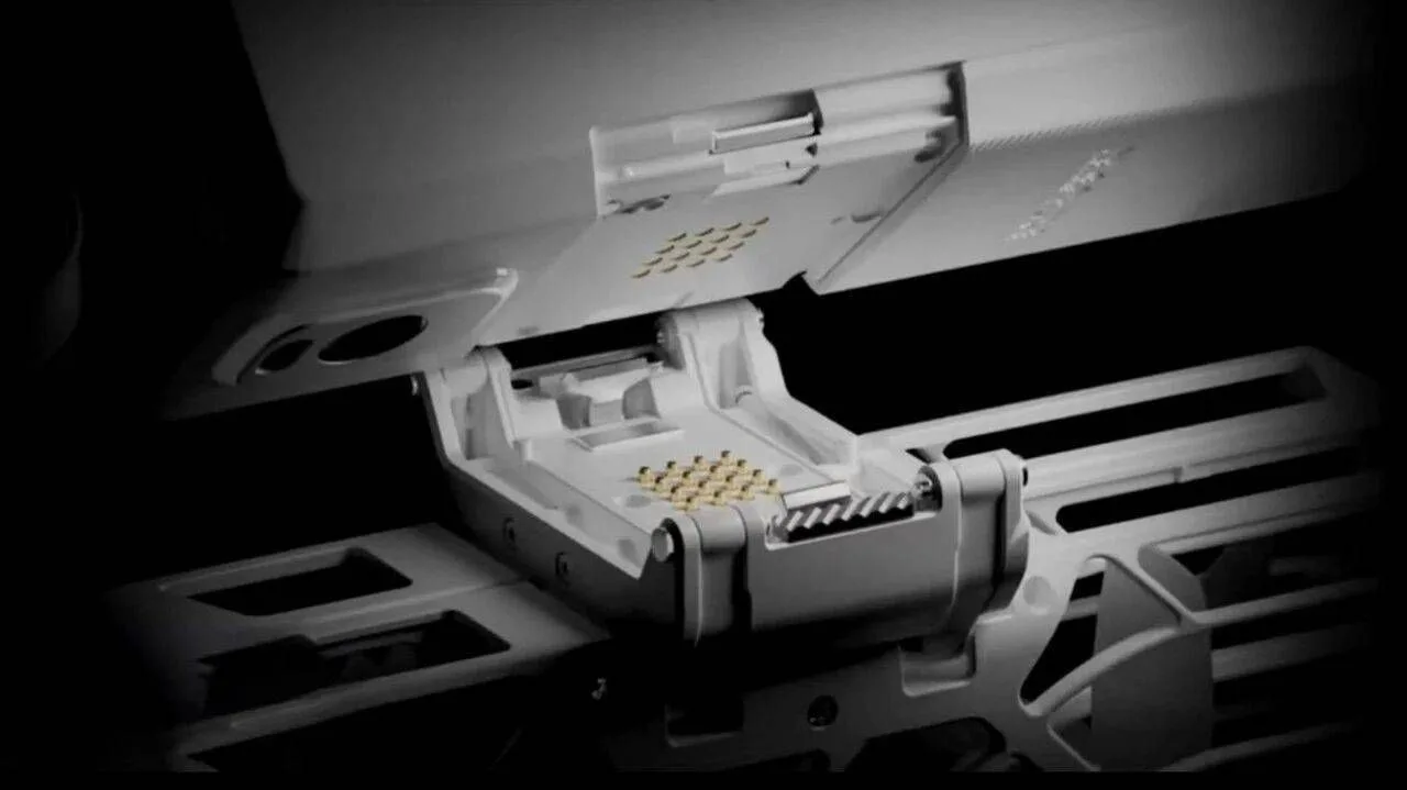 Магнитные замки вместо цельного корпуса: новый HOVERAir собирается как LEGO