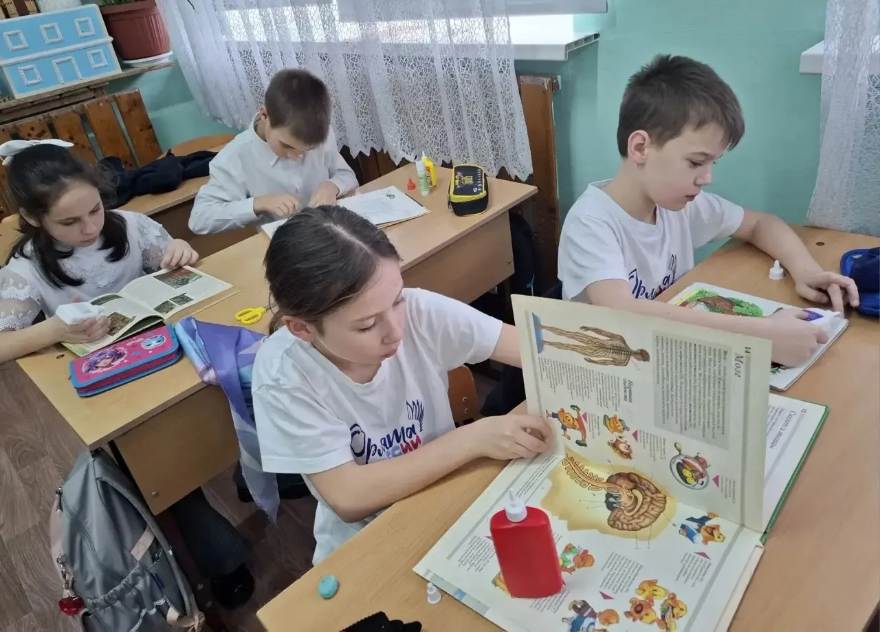 В Октябрьской школе продолжается реализация федеральной программы воспитания «Орлята России»!    Уча