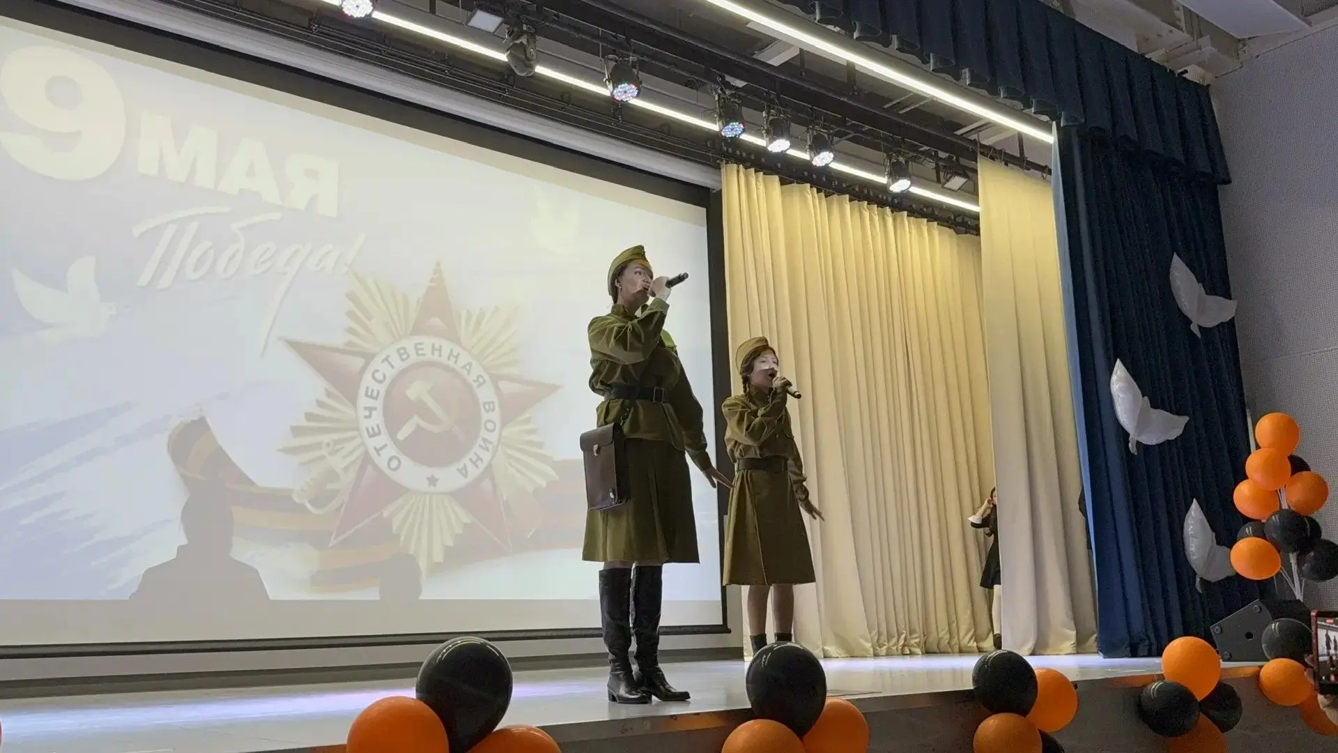 В МАОУ «ОЦ «Лидер» прошли праздничные концерты, посвящённые 81-й годовщине Победы в Великой Отечеств
